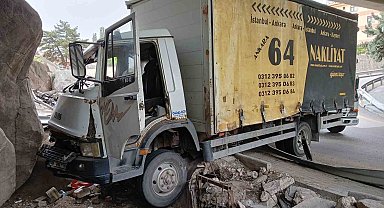 Kontrolden çıkan kamyon duvara çaptı: 1 yaralı