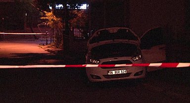 Pendik'te araç içinde yanmış bir erkek cesedi bulundu