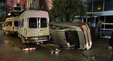 Sarıyer'de kontrolden çıkan otomobil yan yattı: 2 yaralı