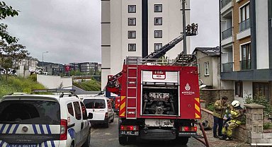Ümraniye'de iki katlı ev alev alev yandı