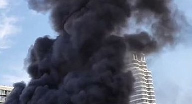 Yalıtım malzemelerinden çıkan yangın inşaat halindeki binaya sıçradı
