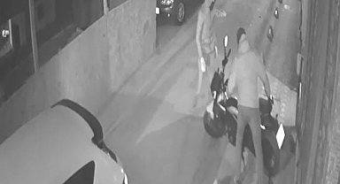 Zeytinburnu'nda motosiklet hırsızlığı kamerada