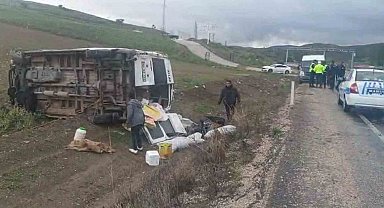 Ankara'da minibüs takla attı: 9 yaralı