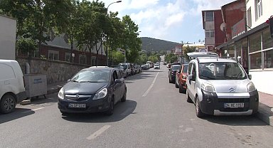 Ataşehir'de park halindeki kamyonetin çalınma anı kamerada