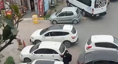 Avcılar'da akıl almaz park yeri kavgası kamerada: "Sen ne biçim kadınsın ya"