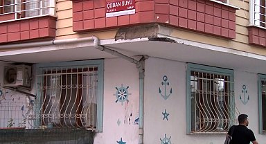 Avcılar'da hafriyat kamyonu binaya çarptı