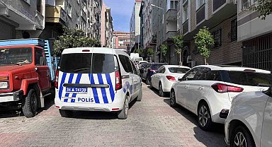 Bahçelievler'de seyir halindeki araca silahlı saldırı anı kamerada