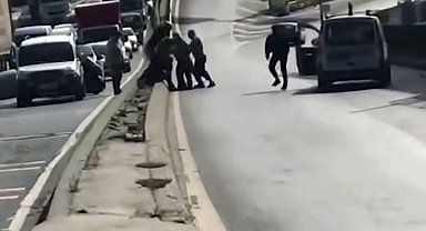 Başakşehir'de yol verme kavgalarında sopa ve yumruklar havada uçuştu