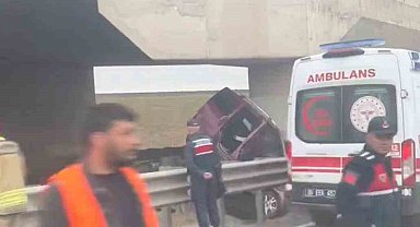 Başkent'te hızlı tren köprüsü ayağına çarpan araçtaki 3 kişi öldü, 2 kişi ise yaralandı