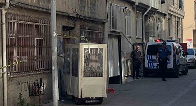 Bayrampaşa'da baba dehşeti: Eşini ve kızını öldürdü
