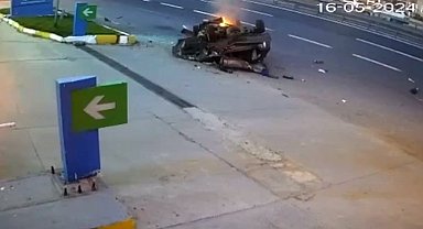 Büyükçekmece'de takla atıp yanan araba olayına ilişkin yeni görüntüsü ortaya çıktı