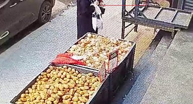 Esenyurt'ta alışveriş yapan çifte silahlı saldırı olayının yeni görüntüsü oraya çıktı