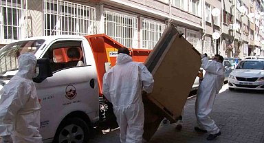 Fatih'te evden çok miktarda çöp çıktı