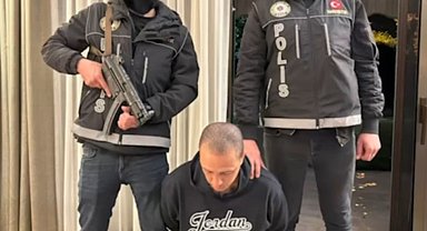 Interpol kırmızı bülteniyle aranan yabancı uyruklu 2 şahıs İstanbul'da yakalandı