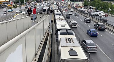İstanbul'da metrobüs arızalandı, uzun araç kuyruğu oluştu