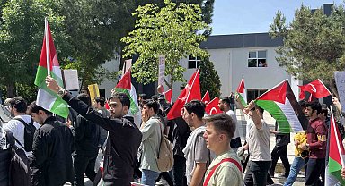 İstanbul'da üniversite öğrencileri Filistin için yürüdü