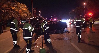 Kartal'da aşırı hız yapan sürücü park halindeki araçlara çarptı: 1 yaralı