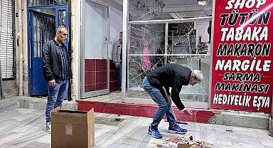 Küçükçekmece'de bir iş yerine ses bombası atıldı: 2 yaralı