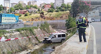 Pendik'te direksiyon hakimiyetini kaybeden sürücü su kanalına uçtu: 1 yaralı