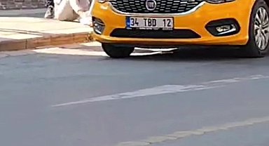 Pendik'te genç kadını bıçak zoruyla taksiye bindirip kaçırdı, o anlar kamerada