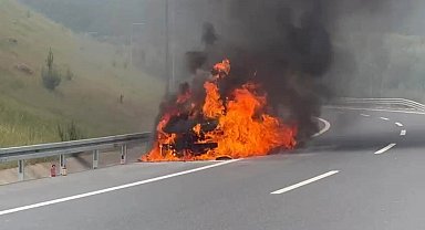 Pendik'te minibüs alev alev yandı, o anlar kamerada
