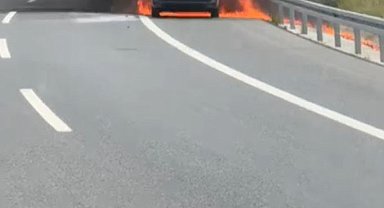 Silivri Kuzey Marmara Otoyolu'nda ticari araç alev alev yandı