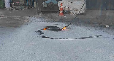 Sultangazi'de bomba gibi patlayan elektrik kabloları paniğe neden oldu
