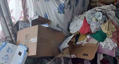 Sultangazi'de tahliye edilen yaşlı kardeşlerin evinden 4 kamyon çöp çıktı