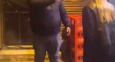 Taksim'de "göbeğime vurdun" tartışması kamerada: "Tokadımı yersin" diyerek üstüne yürüdü