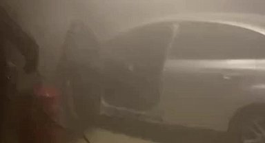 Vadi İstanbul AVM'nin otoparkında araç yangını