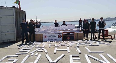 Zeytinburnu açıklarında 144 bin 280 paket kaçak sigara ele geçirildi