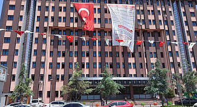 Alkollü şahıstan belediye binasına silahlı saldırı