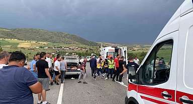 Ankara'da 3 araç birbirine girdi: 10 kişi yaralandı