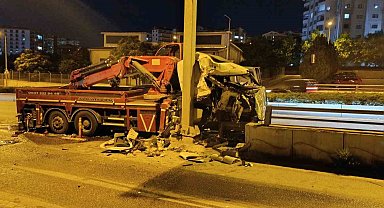 Ankara'da kontrolden çıkan vinç bariyerlere çarptı: 2 yaralı