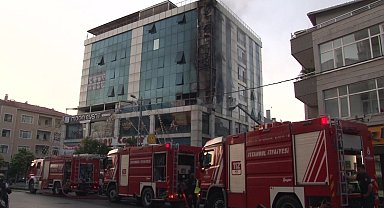 Ataşehir'de iş merkezi alev alev yandı
