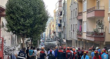 Bahçelievler'de 4 katlı bina kısmen çöktü