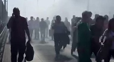 Bahçelievler'de metrobüste yangın paniği: Dumanlar yükseldi, yolcular tahliye edildi
