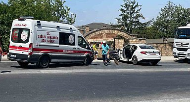 Büyükçekmece'de ambulans otomobile çarptı: 4 yaralı