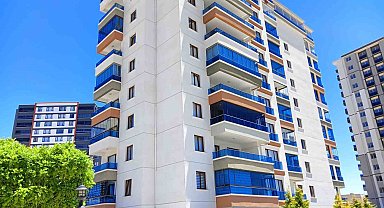 Camı silerken 7'nci kattan düşen kadın hayatını kaybetti
