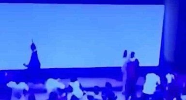 Cemal Reşit Rey Salonunda dev ekranın düştüğü anlar kamerada