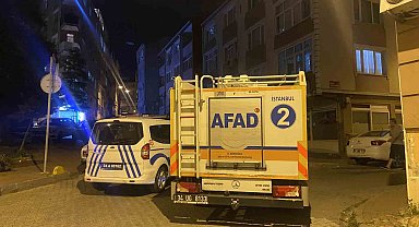 Fatih'te binaların arasında kalan tarihi yapının istinat duvarı çöktü