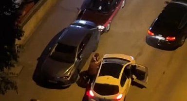 Kadıköy'de sürücülerin tekmeli yumruklu kavgası kamerada