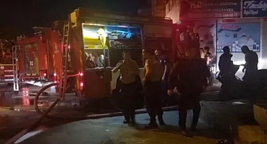 Kağıthane'de 5 katlı binanın çatı katı alev alev yandı