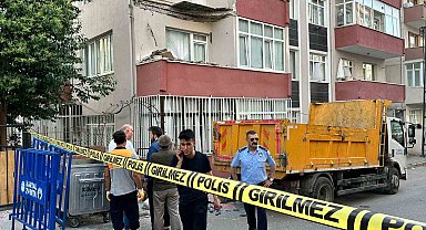Kartal'da 5 katlı binanın balkonu çöktü: Bina boşaltıldı