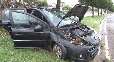 Kartal'da kontrolden çıkan otomobil refüje girdi: 3 yaralı