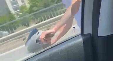 Kartal'da yayaya yol veren sürücüye saldırmaya çalışan trafik magandaları kamerada