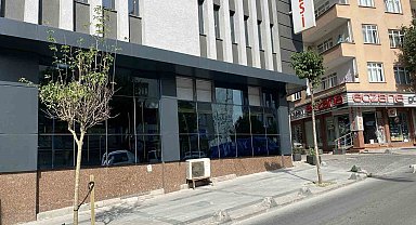 Küçükçekmece'de özel hastane motosikletli şahıslarca kurşunlandı