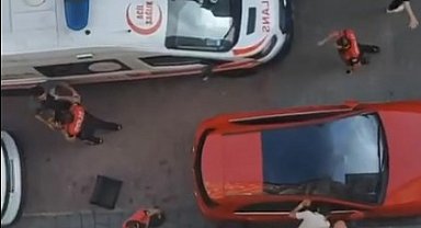 Küçükçekmece'de Sokak ortasında yumruklu kavga: Silah ve biber gazı kullanıldı