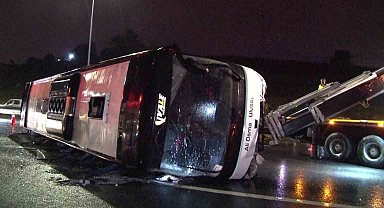 Kuzey Marmara Otoyolu'nda yolcu otobüsü devrildi