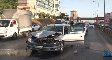 Maltepe'de kaza yapan araç sürücüsü olay yerinden kaçtı
